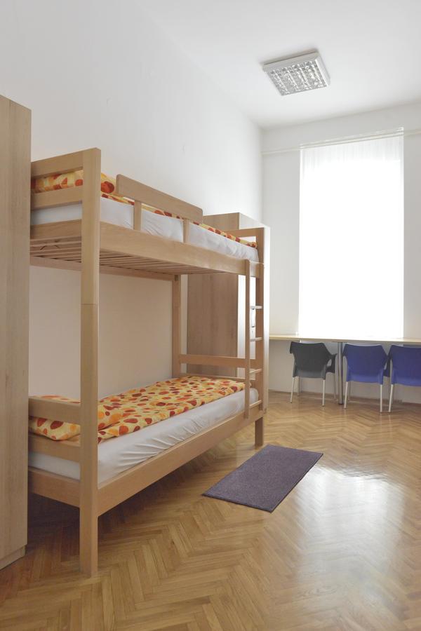 Hostel Flow House Centar Novi Sad Esterno foto